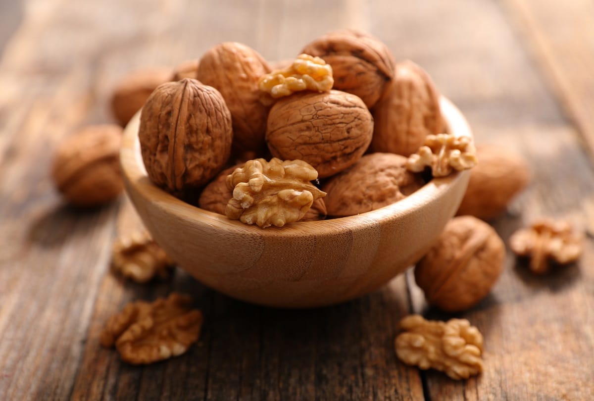 Walnut Shell Uses in Hindi akhrot ke chilke ke fayde