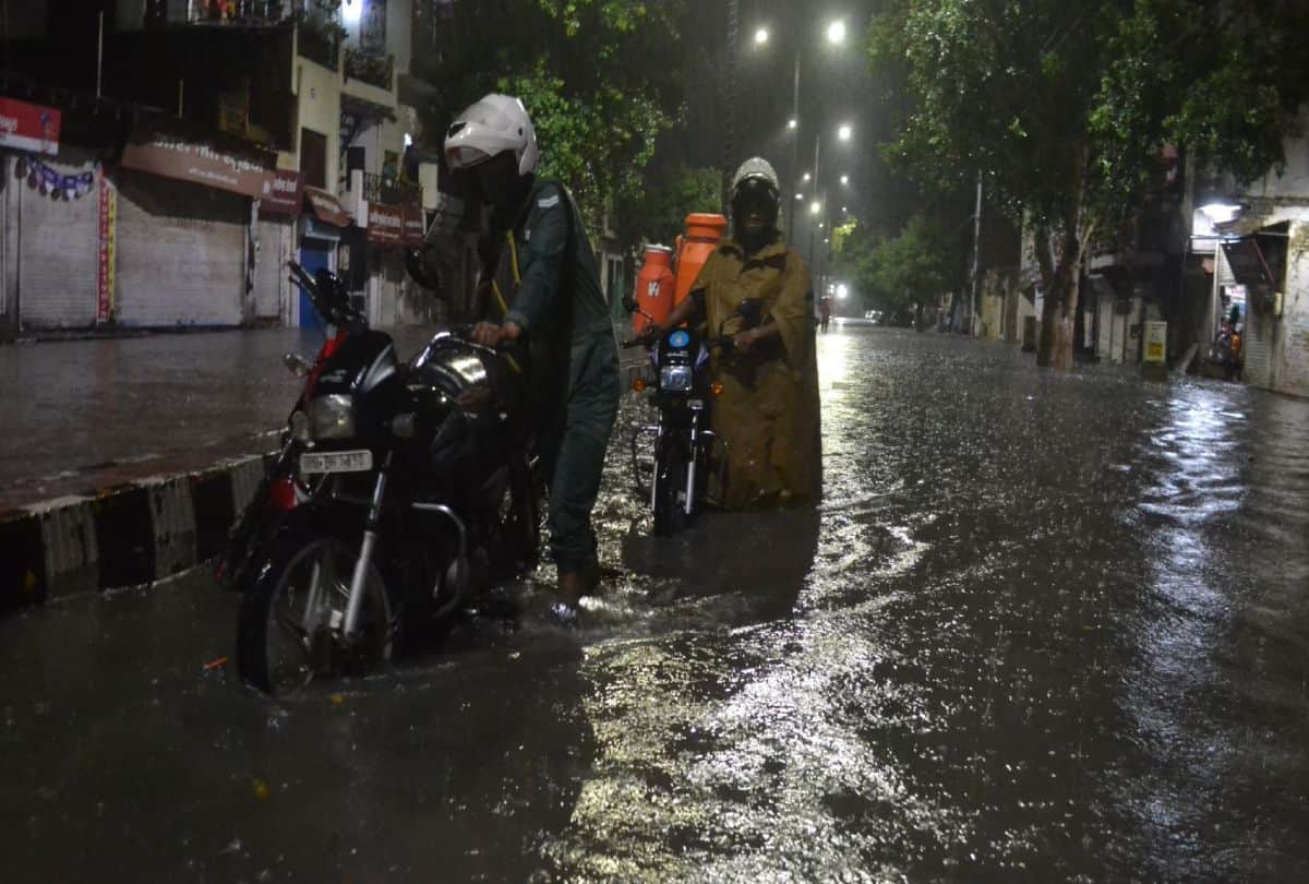 waterlogging on the roads and colonies after heavy rain in agra