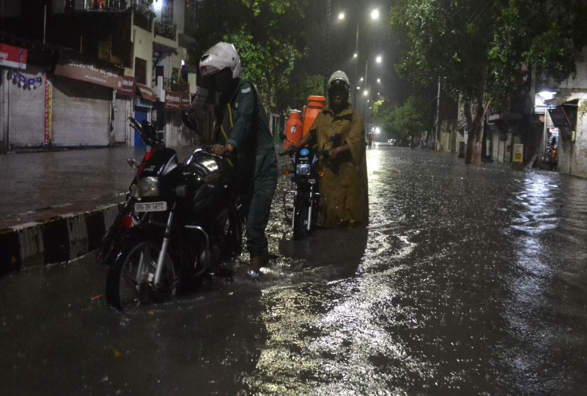 waterlogging on the roads and colonies after heavy rain in agra