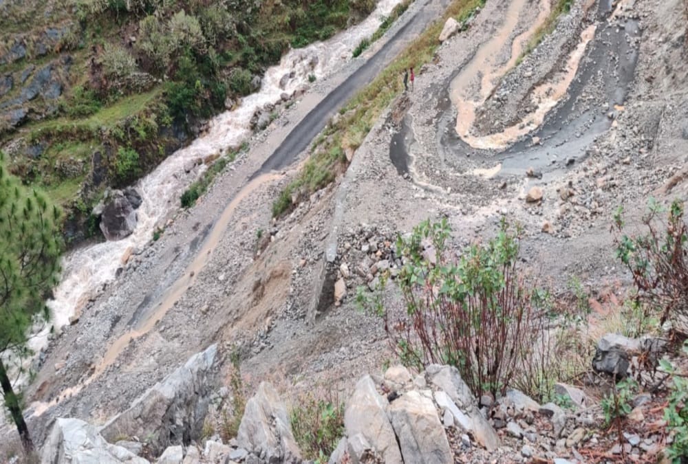Uttarakhand Weather News: Rock fell on Road Thalisain Dhumakot National Highway closed after Heavy Rainfall photos