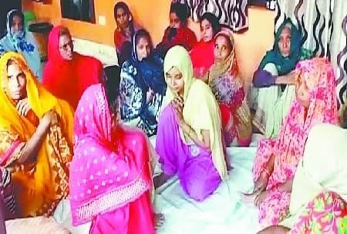 gram panchayat pradhan murder case  Tension after murder of newly elected pradhan ishaq Police deployed after vandalizing the house of the accused see photos