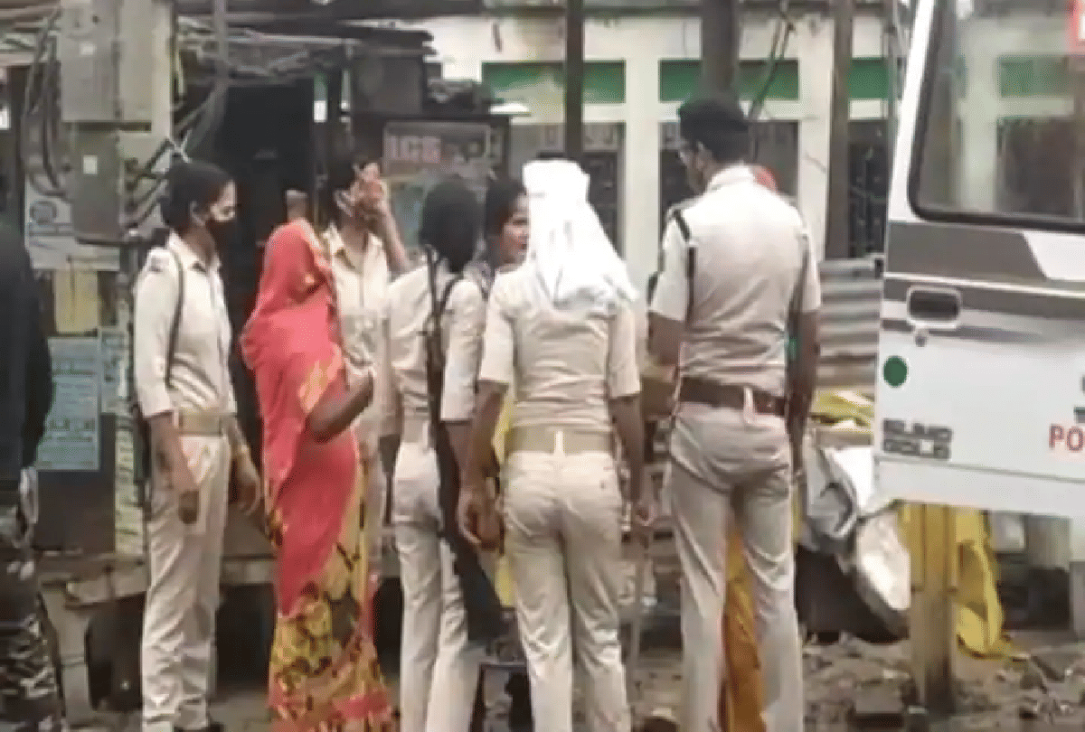 bihar lockdown news a woman started fighting with police when stopped during lockdown video viral