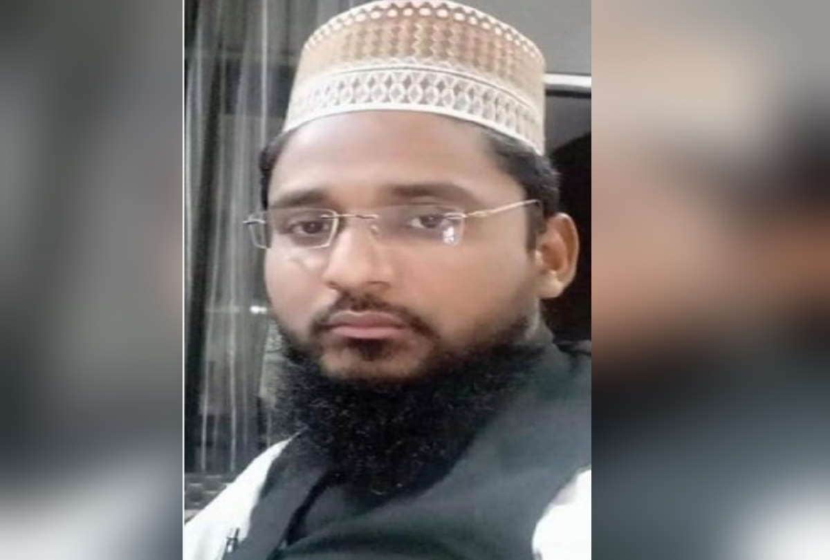 gram panchayat pradhan murder case  Tension after murder of newly elected pradhan ishaq Police deployed after vandalizing the house of the accused see photos