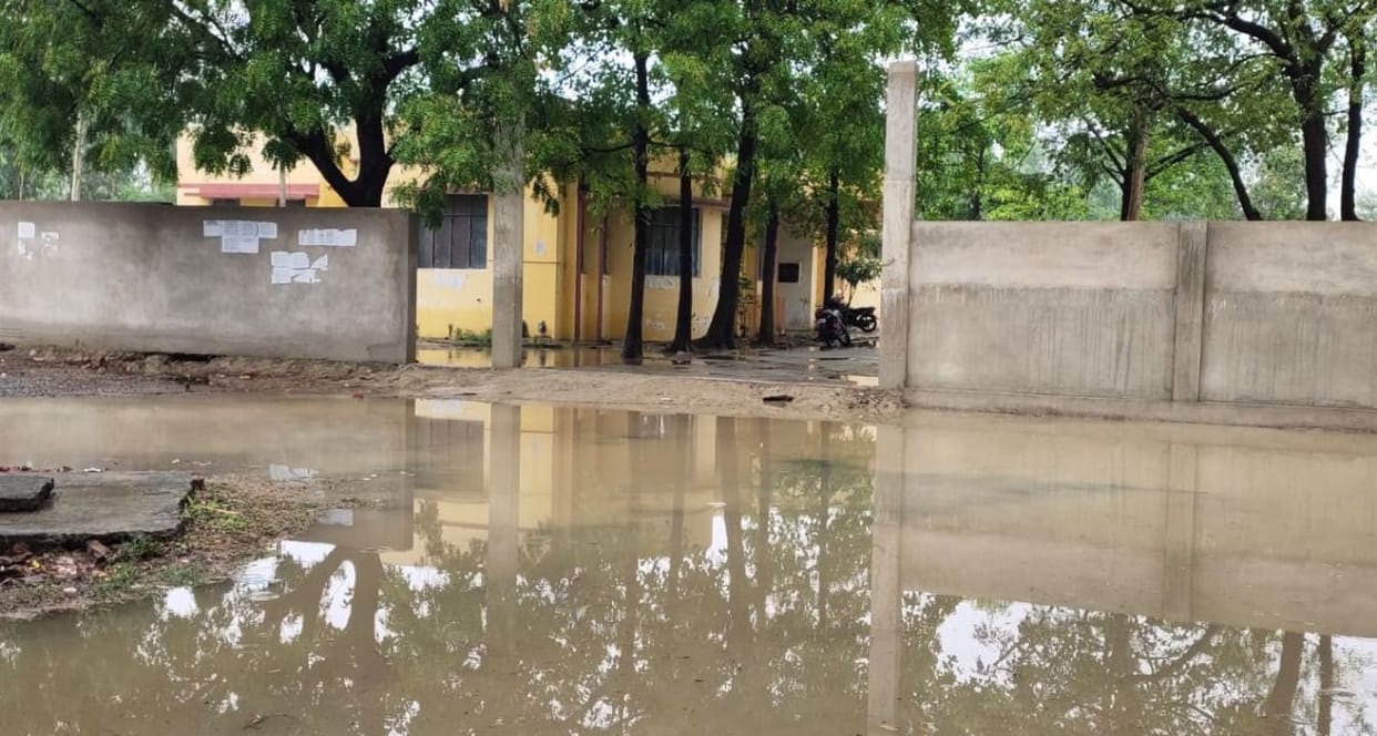 huge raining in kaushambi exposes civic amenities in rural areas