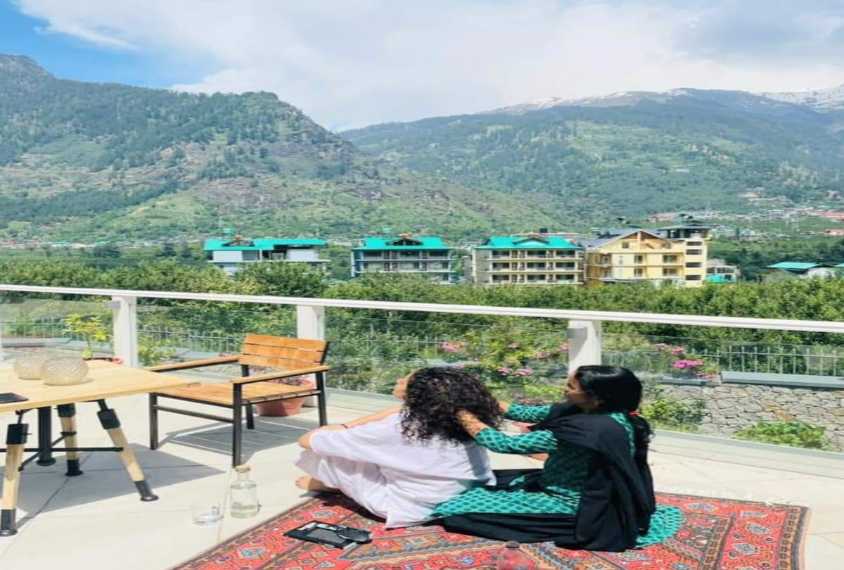 Kangana Ranaut reached Manali after defeating Coronavirus, enjoyed the sun on the terrace