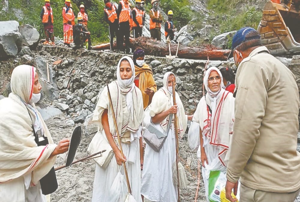 Uttarakhand Weather News: Rock fell on Road Thalisain Dhumakot National Highway closed after Heavy Rainfall photos