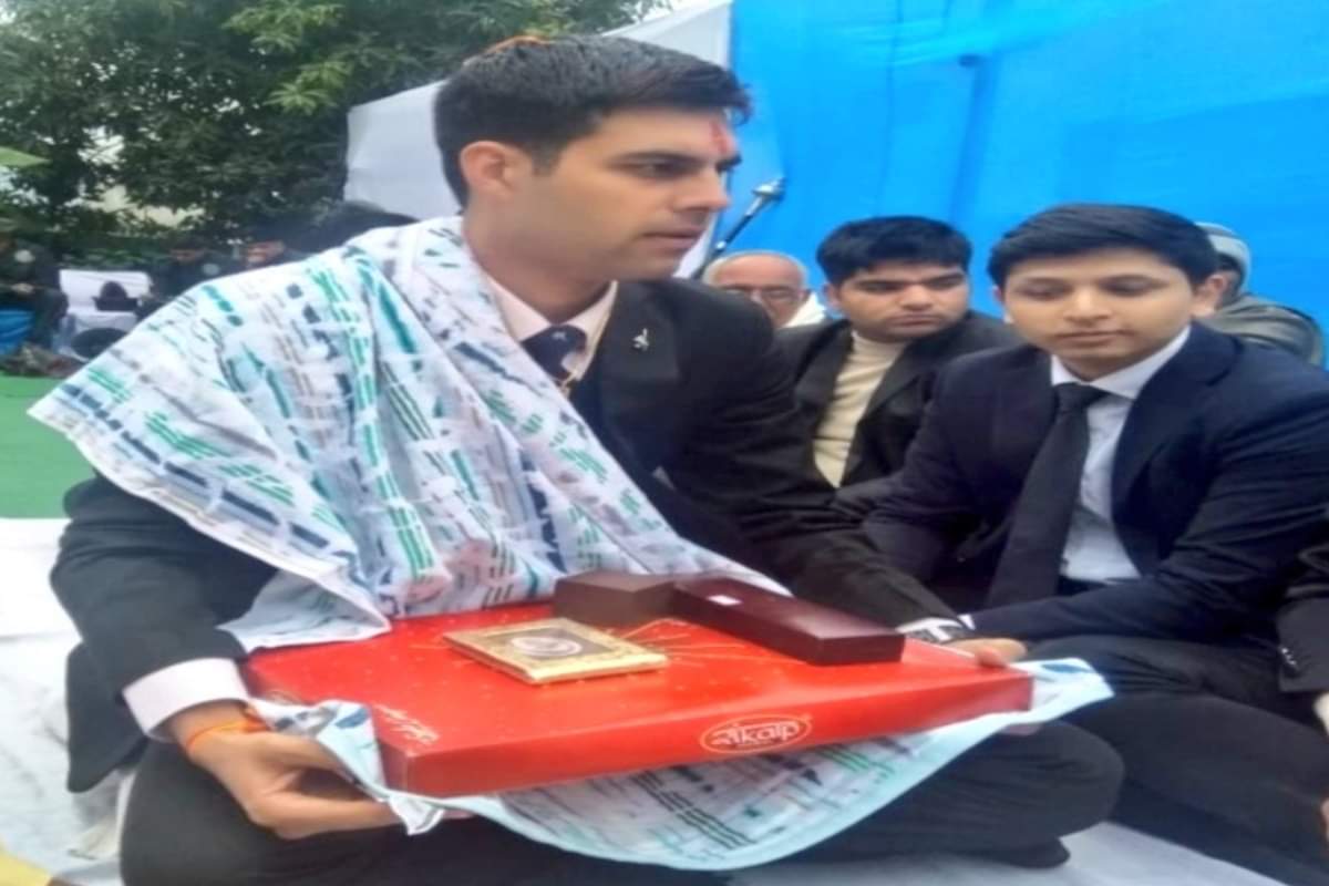 Meerut News: Anubhav Chaudhary had received only one rupees in his marriage as dowery