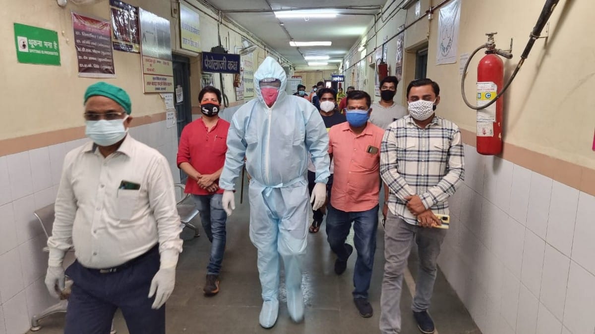 BJP MLA saurabh shrivastav visit in covid ward wearing PPE kit meet Corona patients