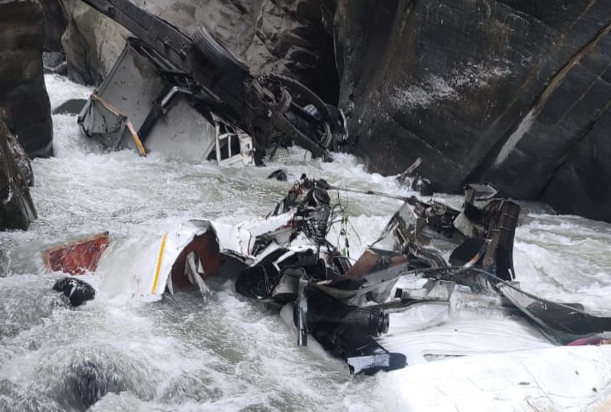 himachal chamba accident news: vehicle falls in deep gorge three missing in tissa chamba himachal pradesh