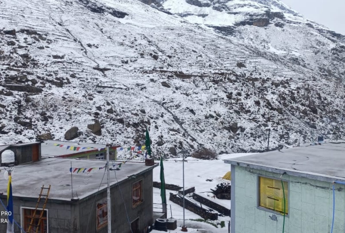 fresh snowfall in rohtang Lahaul spiti and rain in kullu Himachal Pradesh