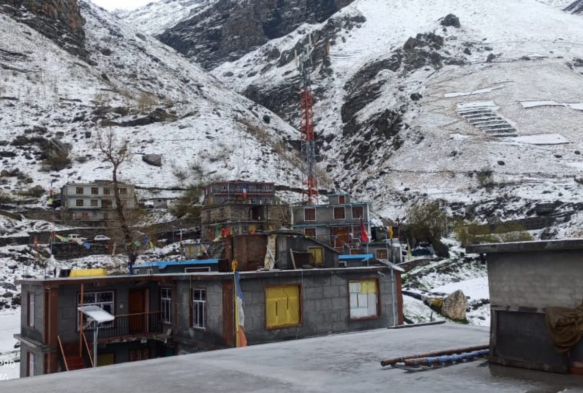 fresh snowfall in rohtang Lahaul spiti and rain in kullu Himachal Pradesh