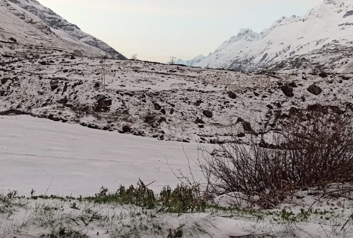 fresh snowfall in rohtang Lahaul spiti and rain in kullu Himachal Pradesh