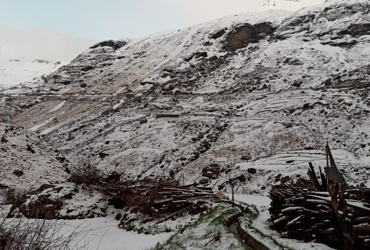 fresh snowfall in rohtang Lahaul spiti and rain in kullu Himachal Pradesh