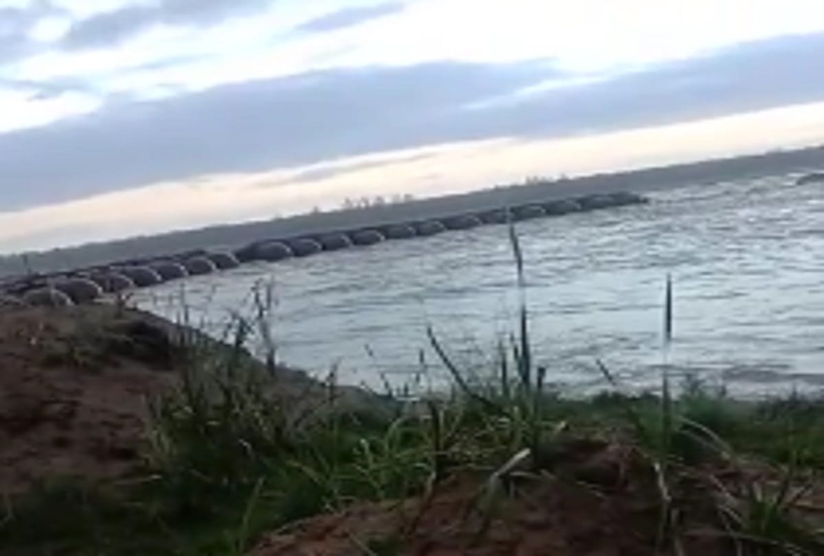 Sharda rivers water level rise Pantoon bridge broken in Pilibhit