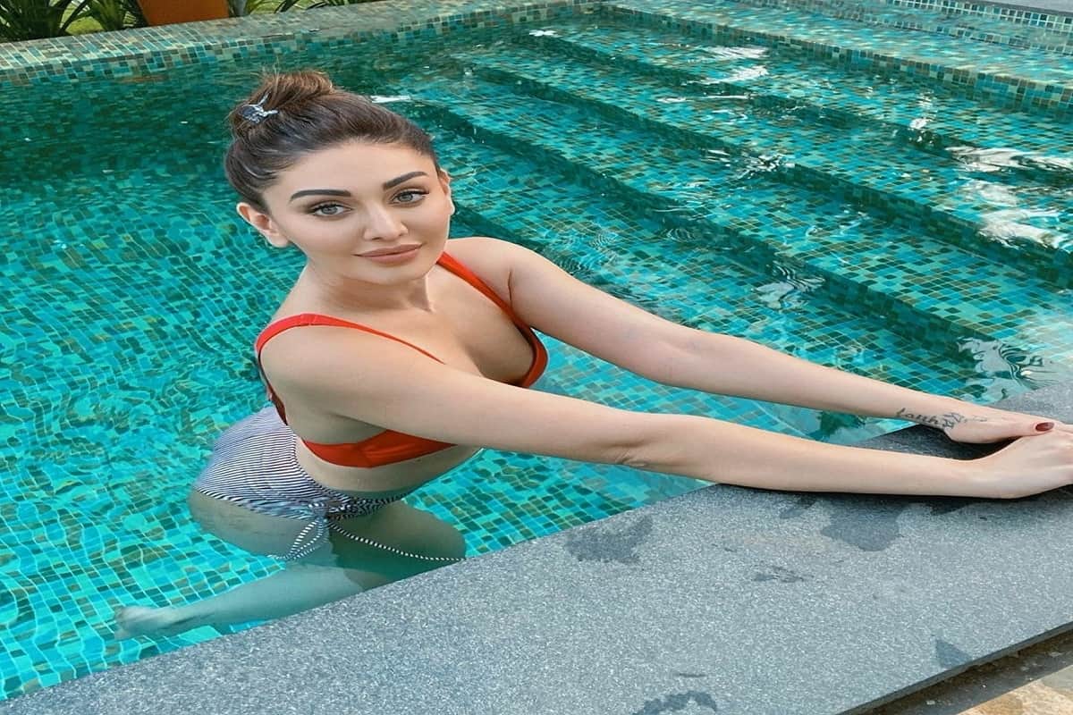 shefali jariwala hot pool pictures in hindi