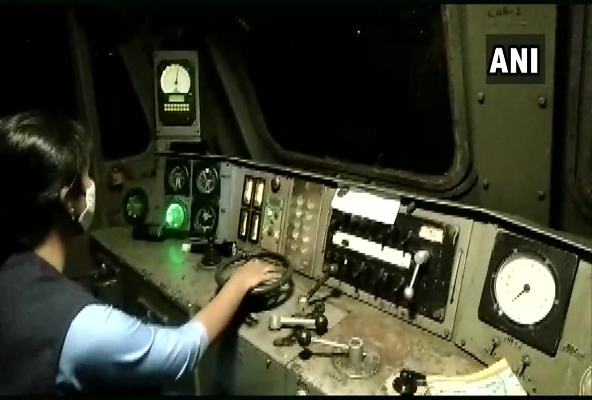 Oxygen Express Piloted By All Women Crew Brings 120 Tonne Oxygen To Bengaluru