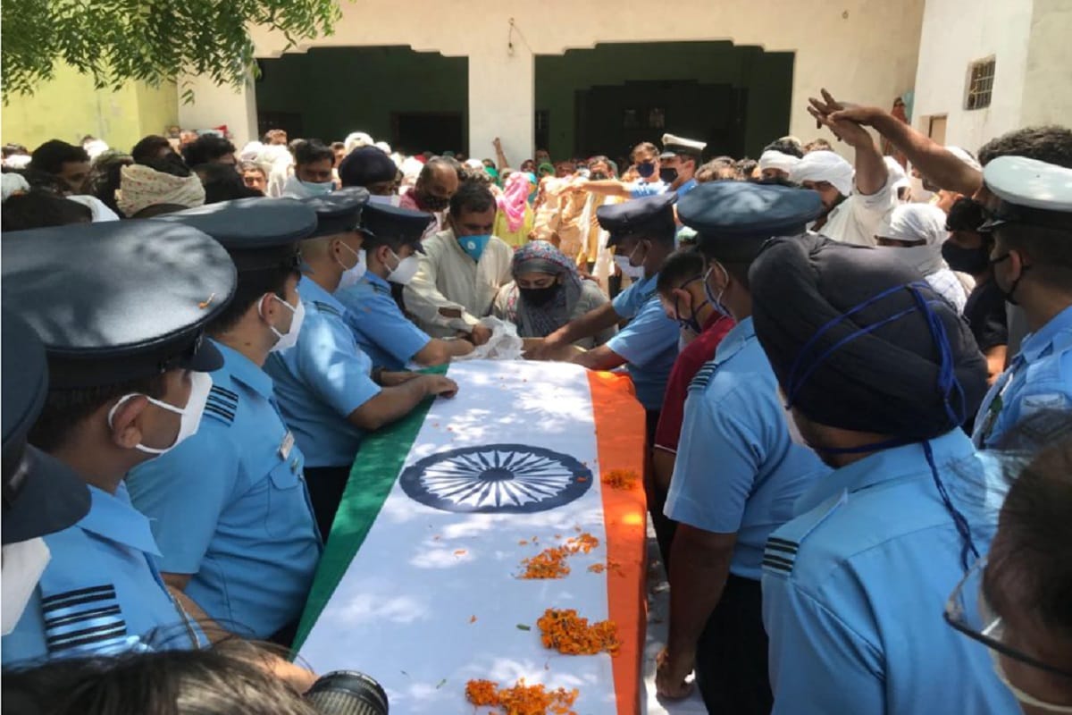 The body of martyr Abhinav Chaudhary has reached Meerut and the last rites will be performed in the ancestral village
