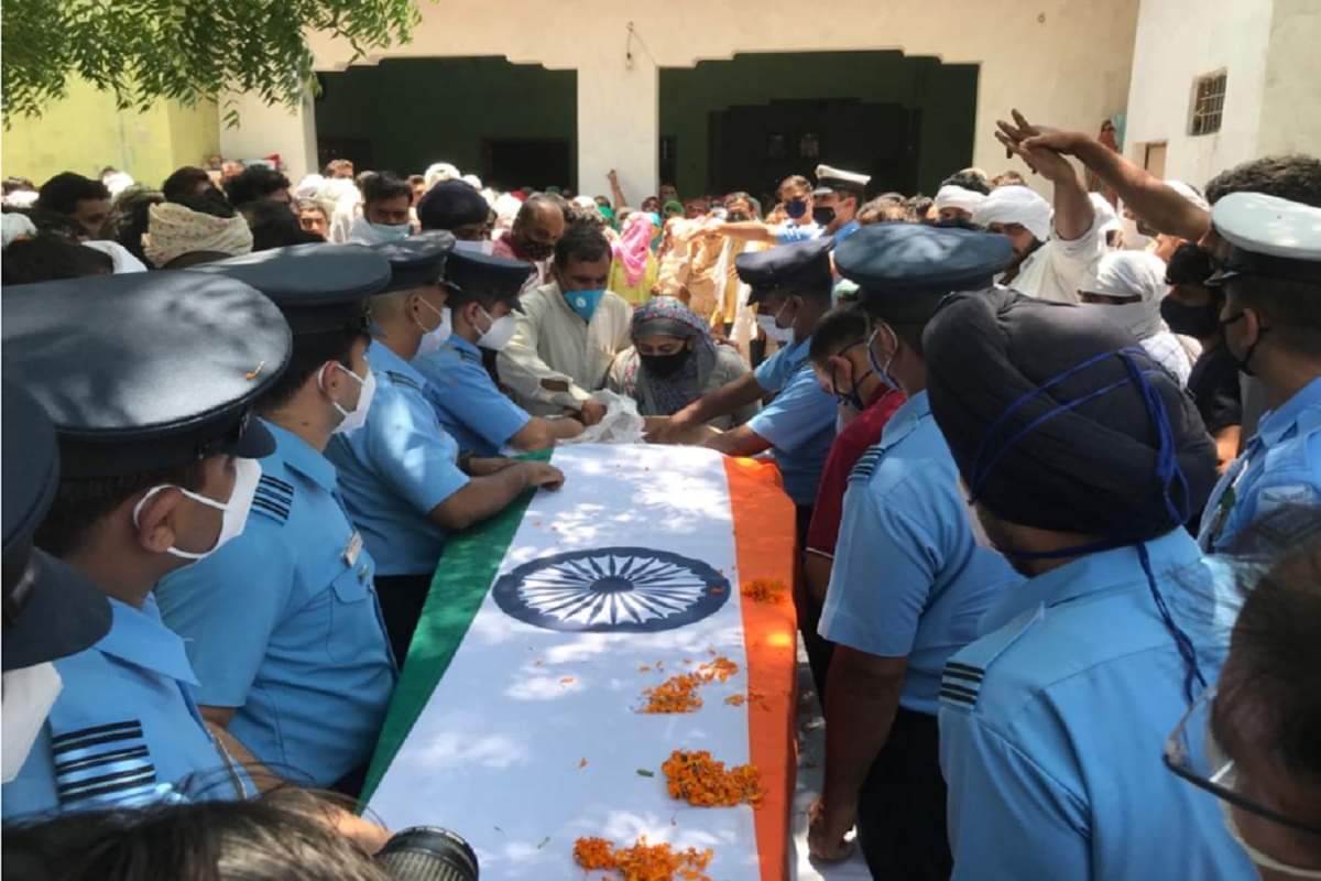 Baghpat News: Martyr Abhinav Chaudhary was cremated in his native village and see photos