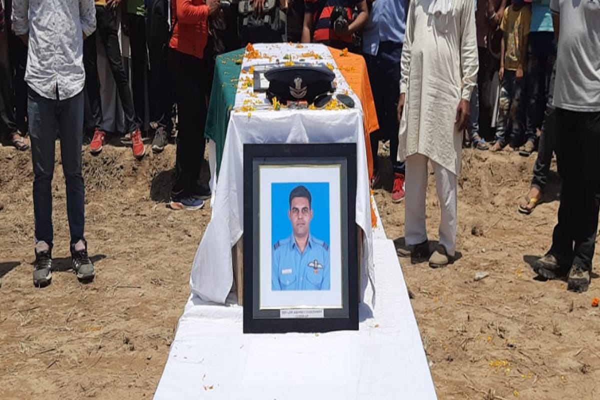 The body of martyr Abhinav Chaudhary has reached Meerut and the last rites will be performed in the ancestral village