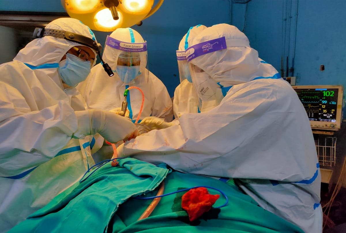 World smallest pacemaker implanted in businessman heart in delhi