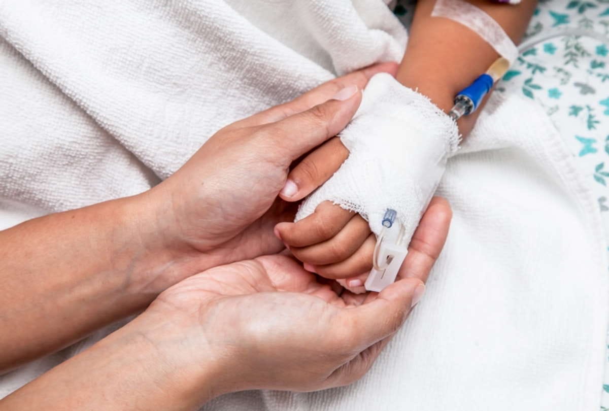risk of diseases like viral fever encephalitis pneumonia diarrhea and vomiting to children increased in changing season