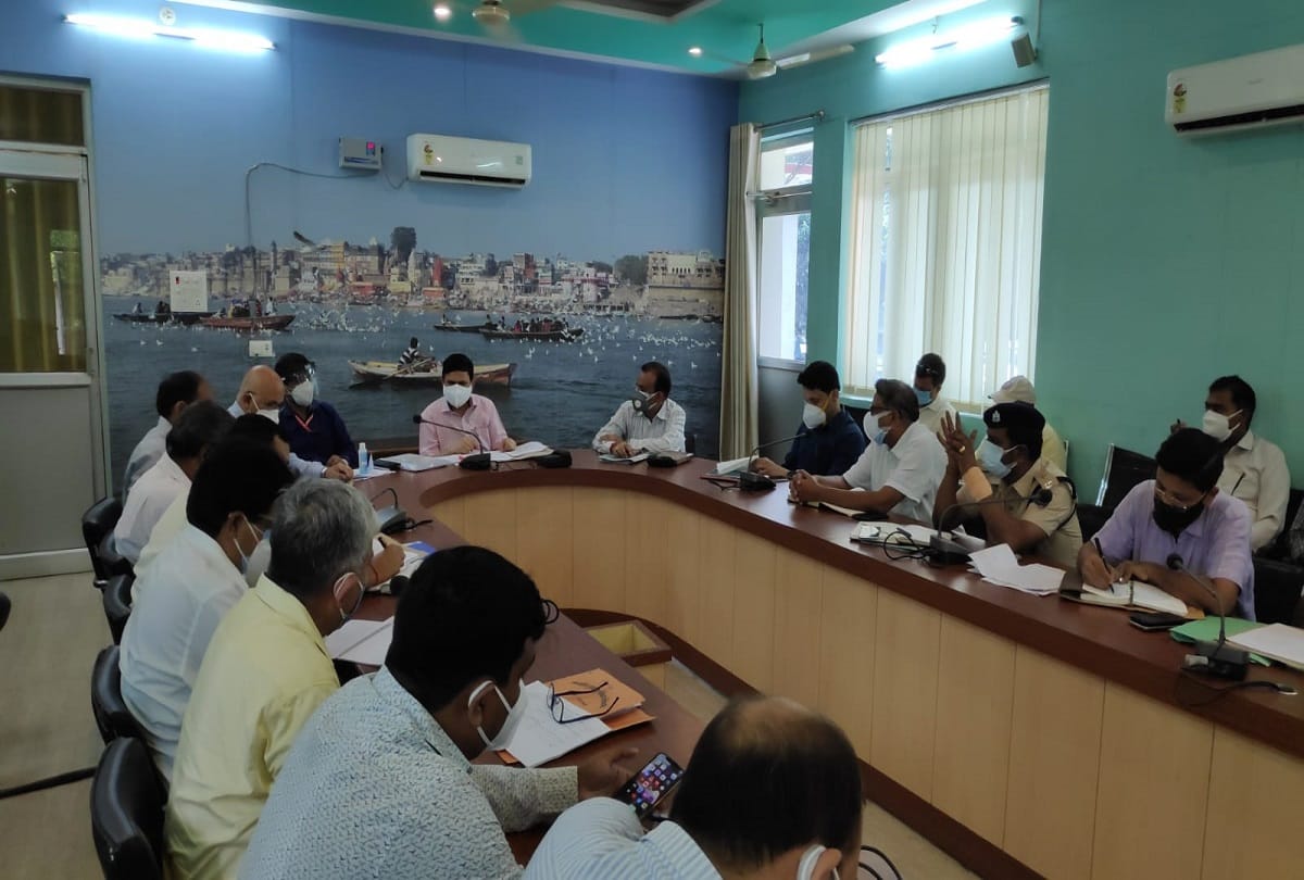 Varanasi DM meeting with team-9 officers Instructions given for the preparation of Fight against coronavirus third wave
