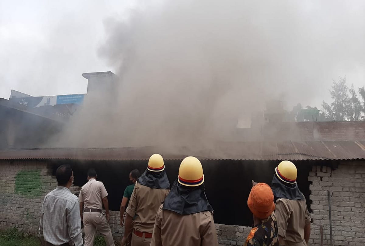 Fire in grocery store warehouse in Moradabad