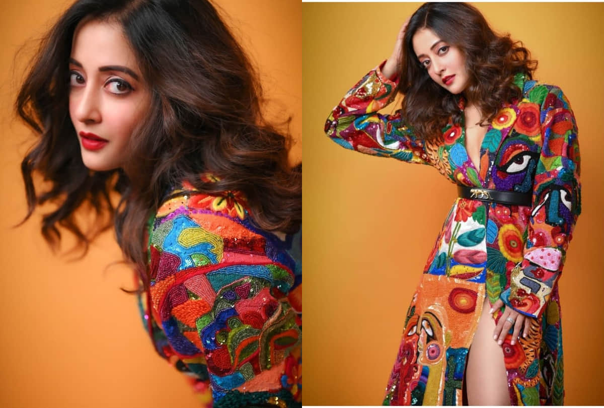 raima sen flaunts her sessy back in topless photoshoot pic viral on social media