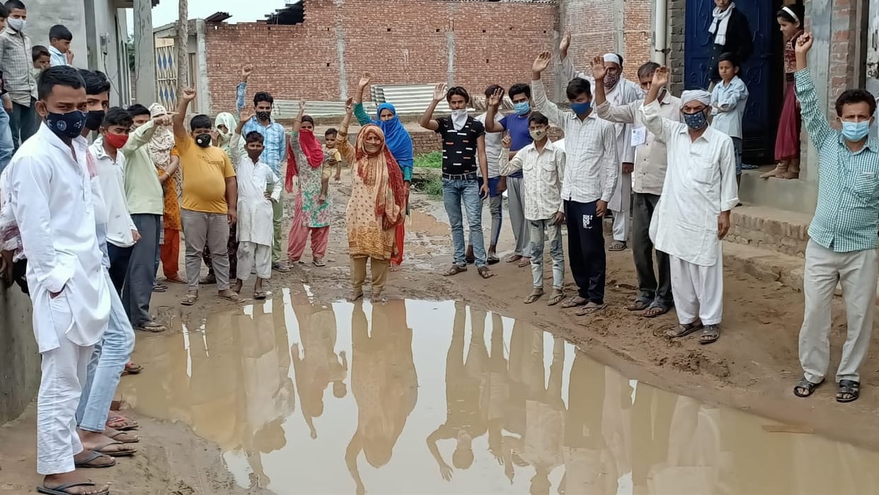 Residents protested in the absence of road construction