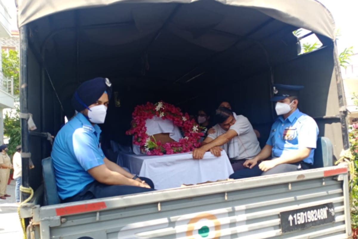 The body of martyr Abhinav Chaudhary has reached Meerut and the last rites will be performed in the ancestral village