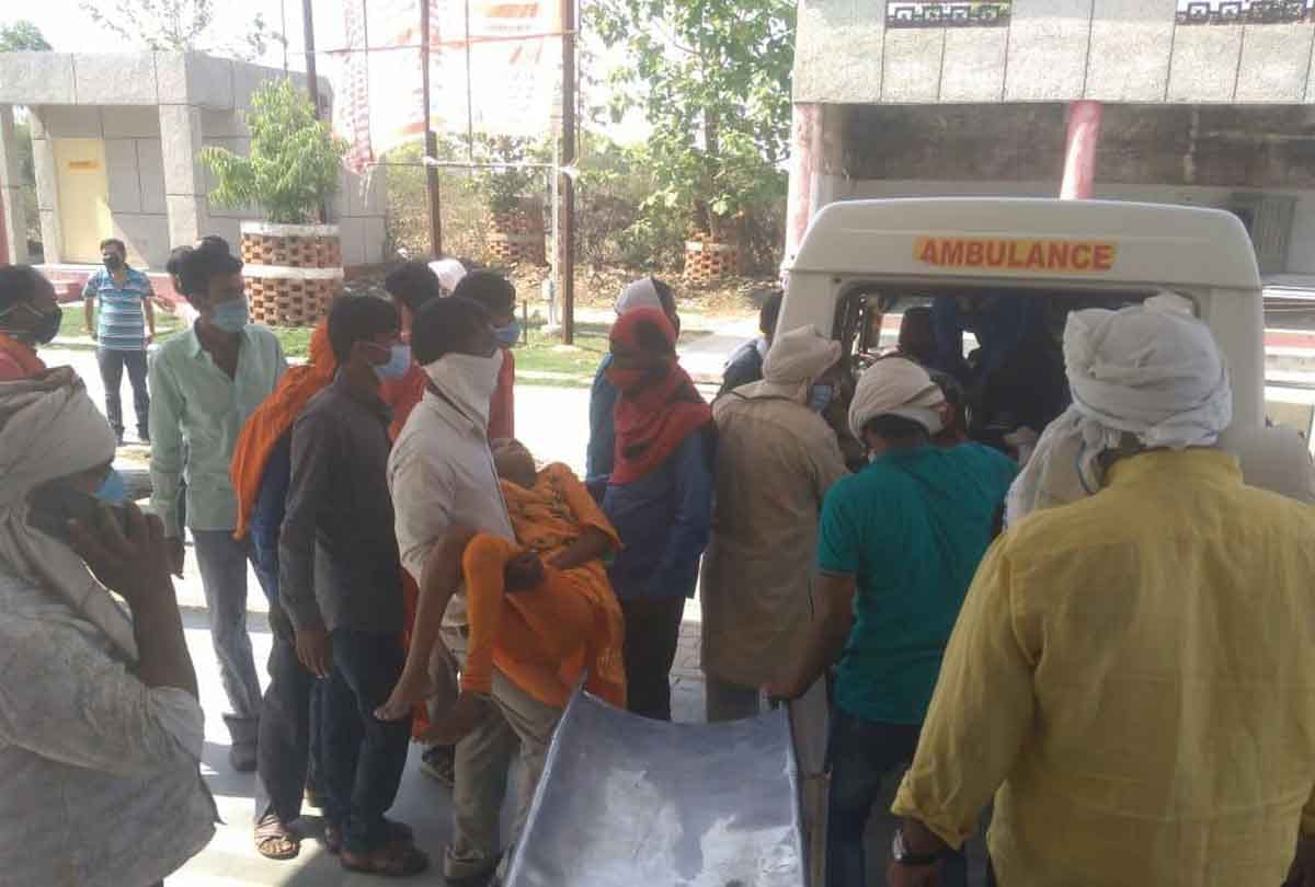accident in Chitrakoot: car collided with pickup on highway, two barati killed, six injured