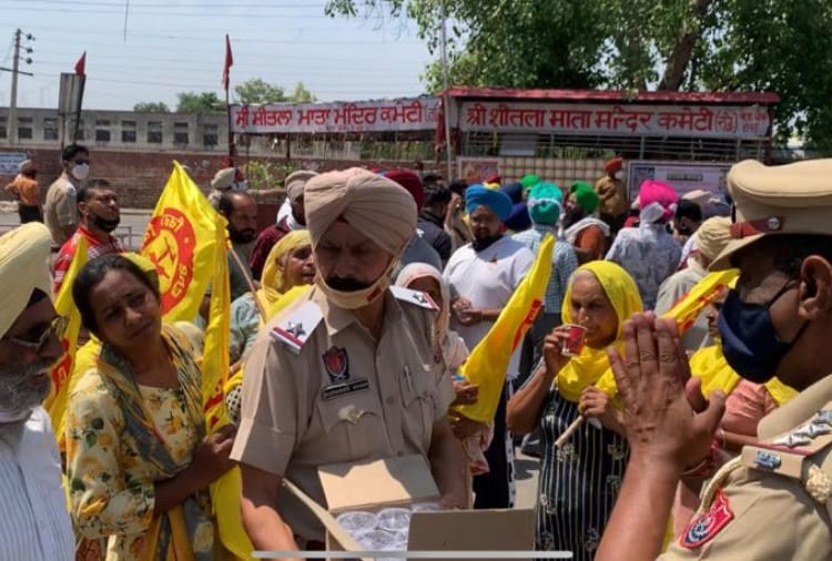 Farmers opposed RSS BLood donation camp in Ropar of Punjab 