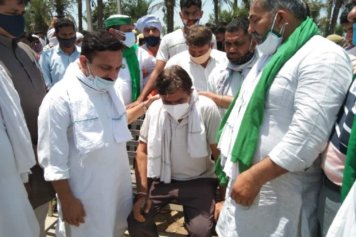 Martyrdom : Father fainted while paying homage to his son martyr Abhinav Chaudhary in Baghpat