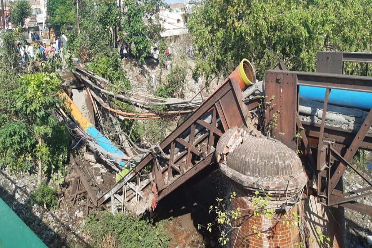 The bridge built during the British rule broke down in Saharanpur