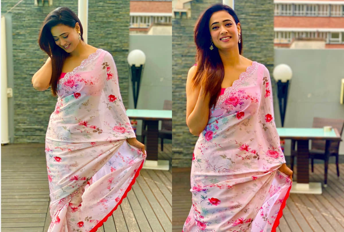 after toned abs flaunt shweta tiwari look floral fresh in white pink saree in capetown