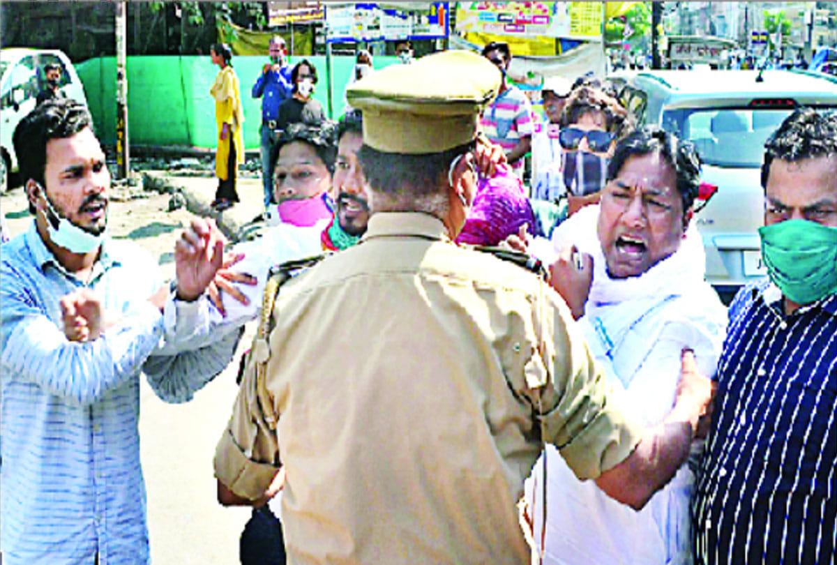fir on samajwadi party workers for showing black flag to cm yogi