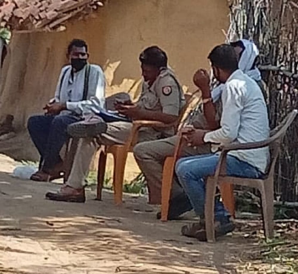 Married woman's body found hanging in the house, married eleven months ago In sonbhadra