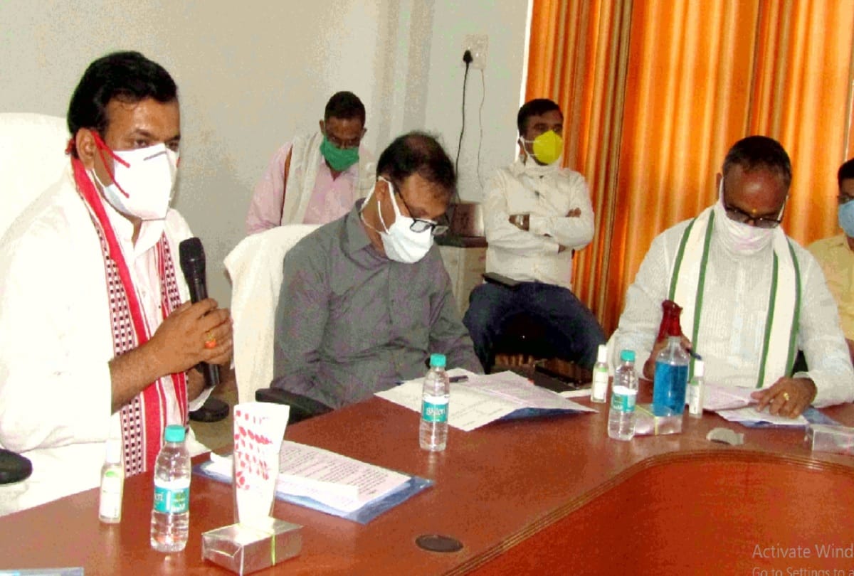 Basic education minister dr satish chandra dwivedi blames opposition for slowness in corona vaccination in sonebhadra uttar pradesh
