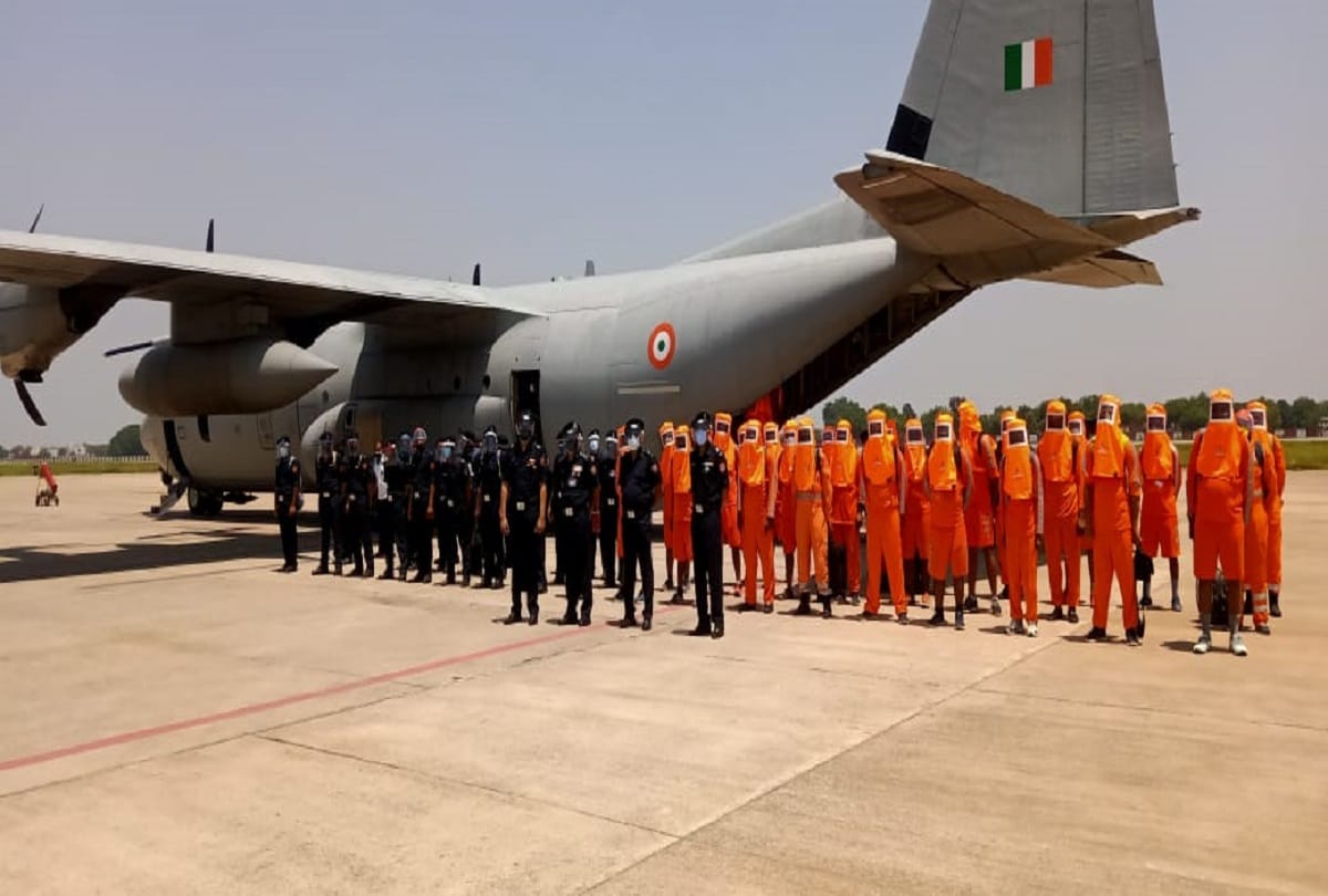 Cyclone Yaas alert five teams of ndrf went varanasi to west bengal airlift from babatpur airport