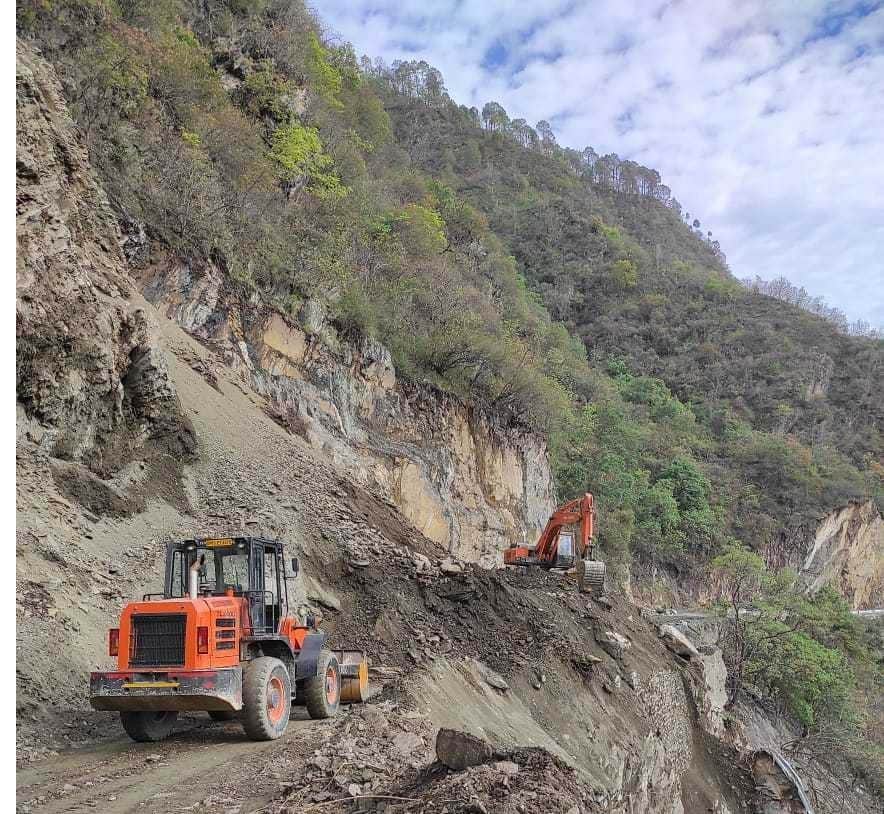 uttarakhand news: after rain uttarakhand hilly area roads become so dangerous watch photos