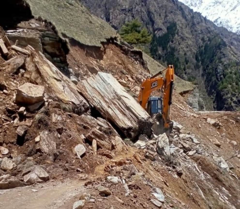 uttarakhand news: after rain uttarakhand hilly area roads become so dangerous watch photos
