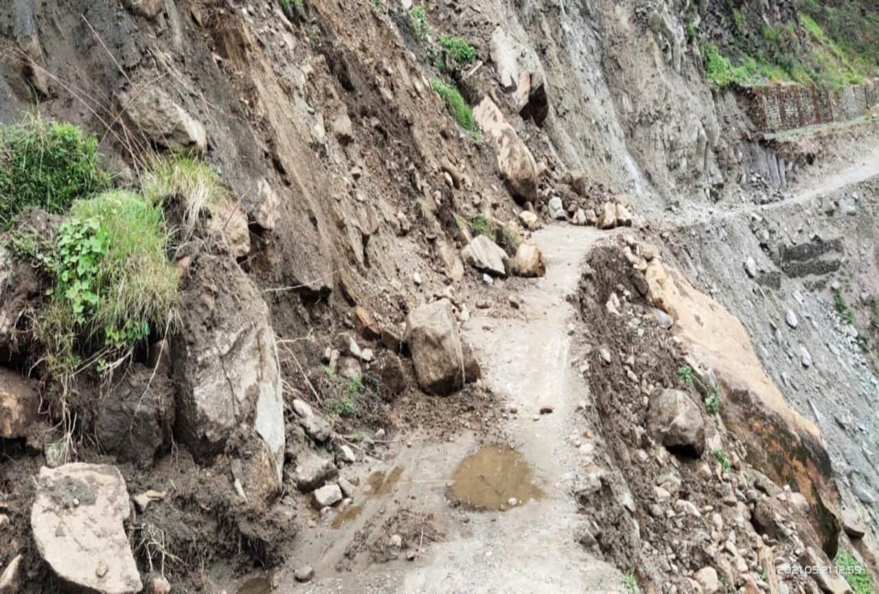 uttarakhand news: after rain uttarakhand hilly area roads become so dangerous watch photos
