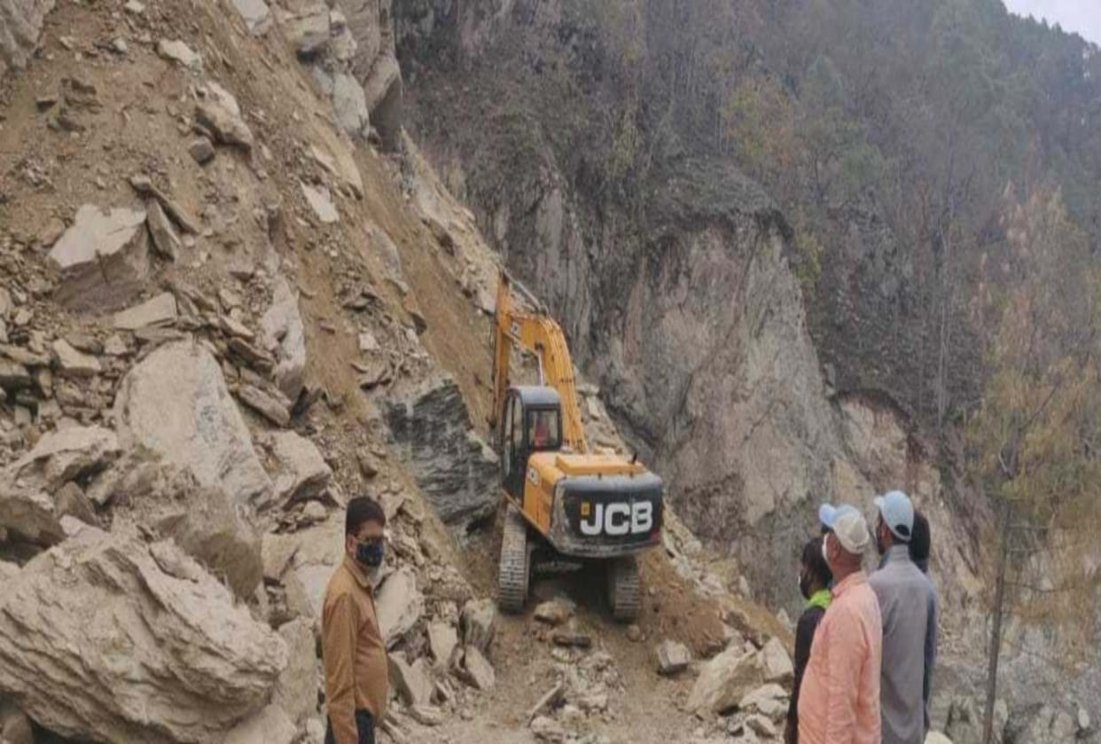 Uttarakhand Weather Forecast Today Update: badrinath highway closed, yamunotri highway opens