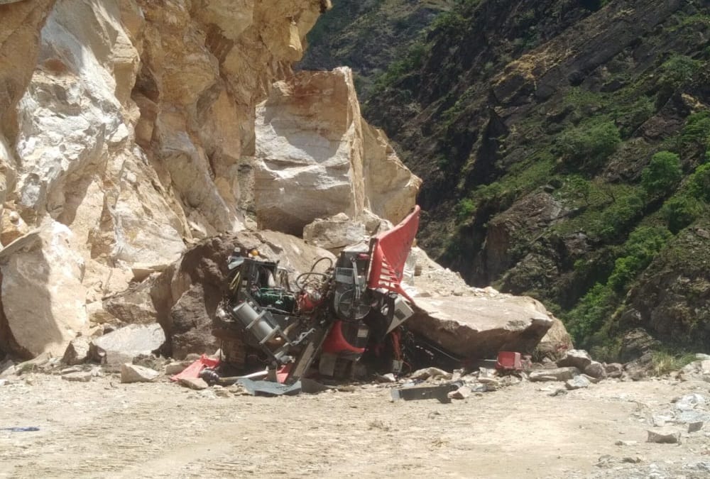 Uttarakhand Lipulekh motorway News: Three labourers Died after Mountain collapse photos