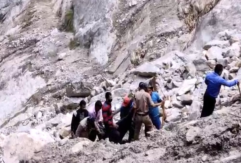 Uttarakhand Lipulekh motorway News: Three labourers Died after Mountain collapse photos