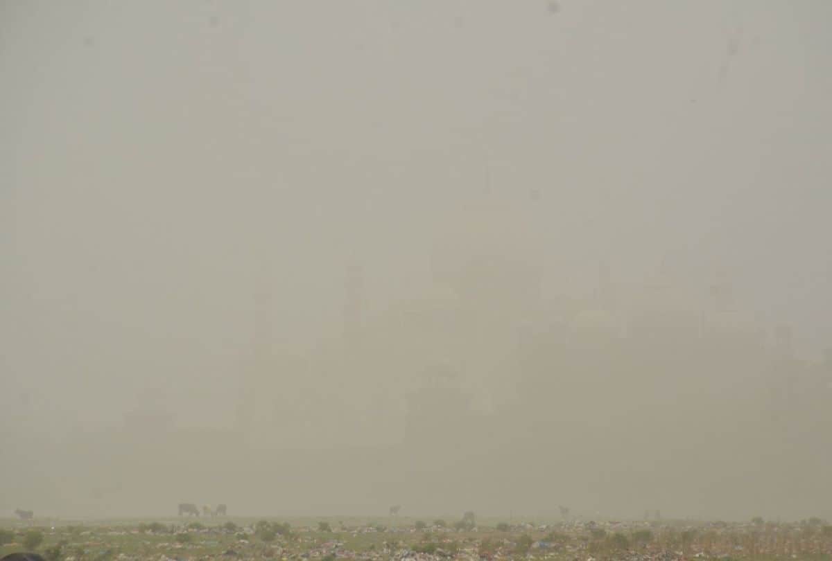 Agra UP Air Pollution Level News: Agra Air Quality Index (AQI) Reached a Poor Level