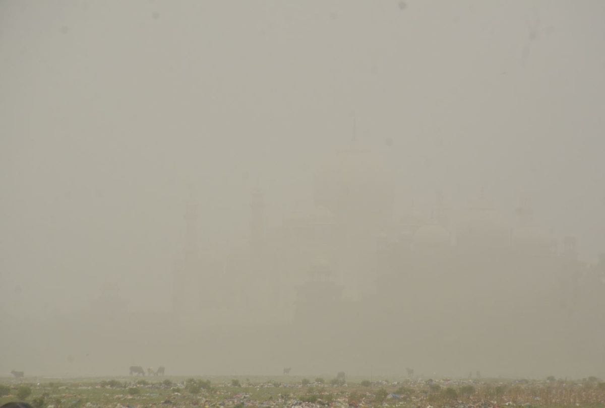 Agra UP Air Pollution Level News: Agra Air Quality Index (AQI) Reached a Poor Level