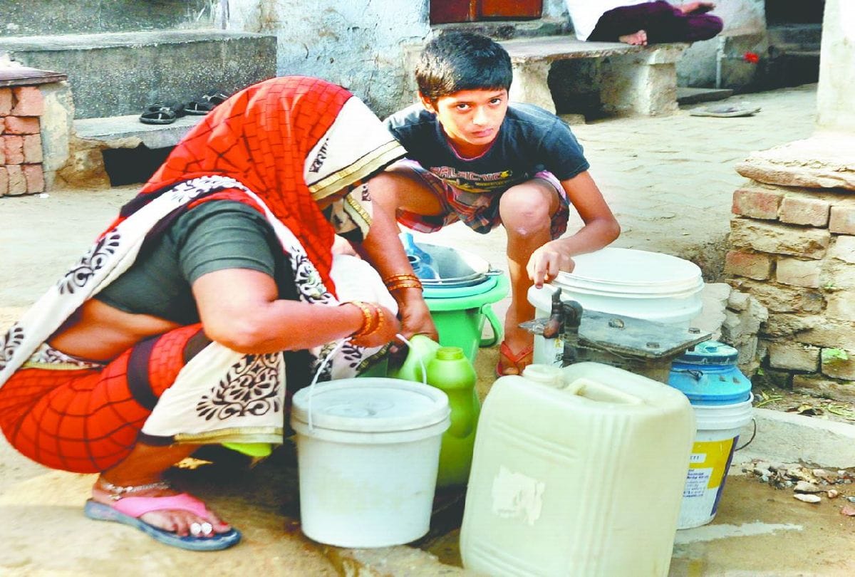 people face water problems in ten area of agra