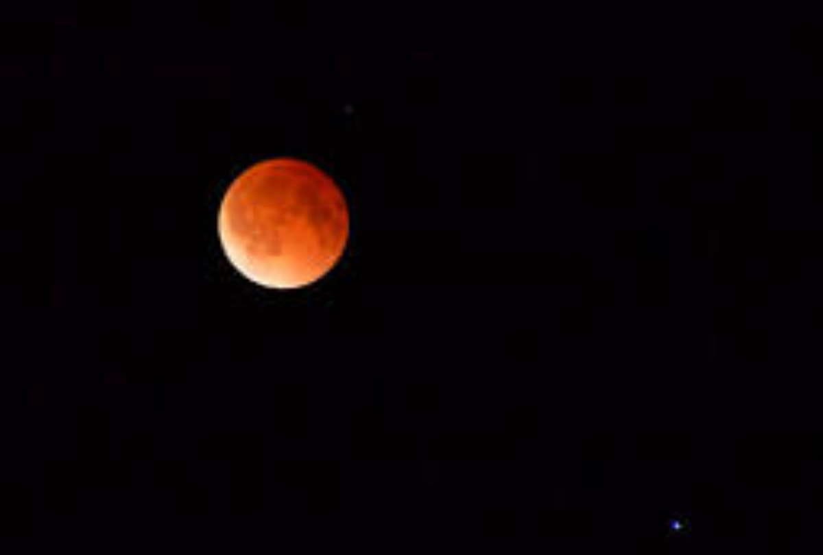 Chandra Grahan 2021 Moon will illuminate red color among lunar eclipse see super blood moon