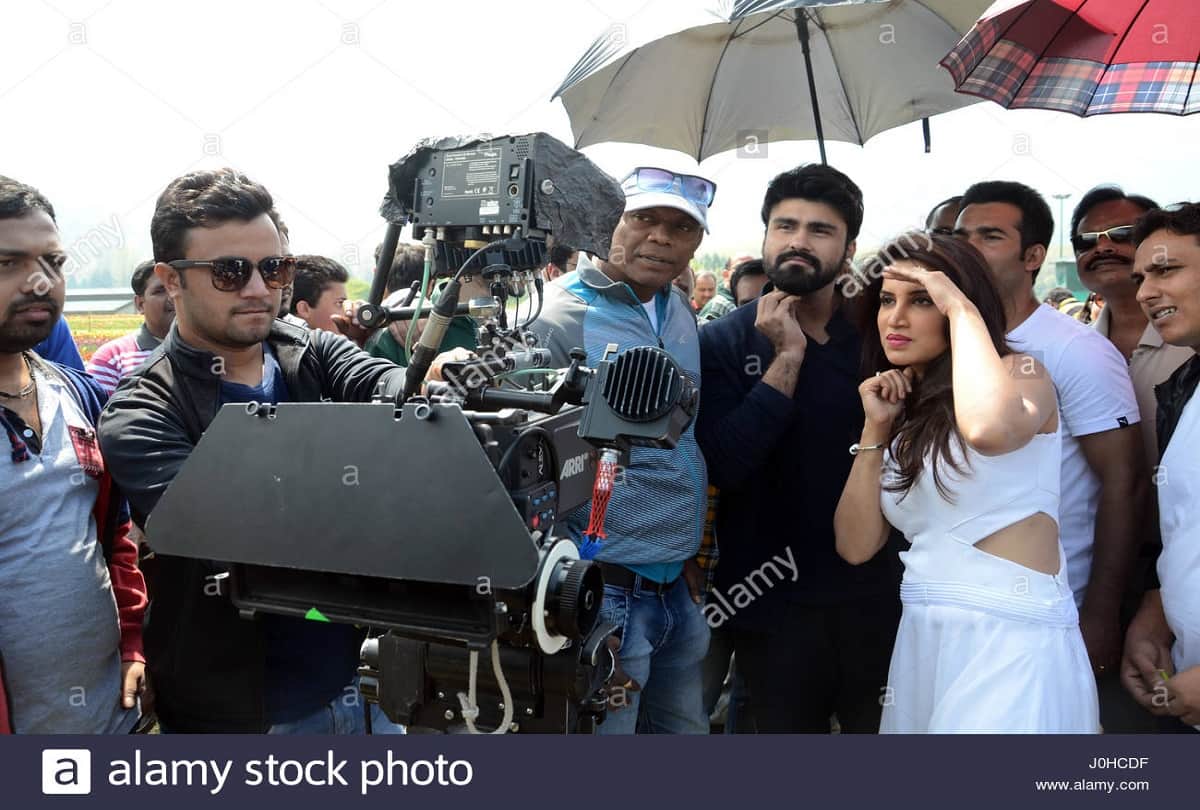 Deepika Padukone, Ranveer Singh return to Mumbai likely to start shooting next month